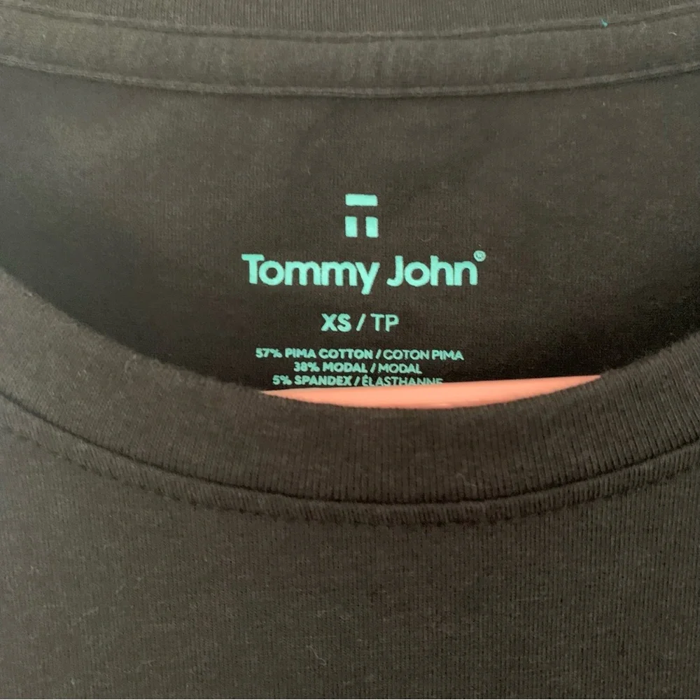 Tommy John Black T-shirt - Picture 2 of 4